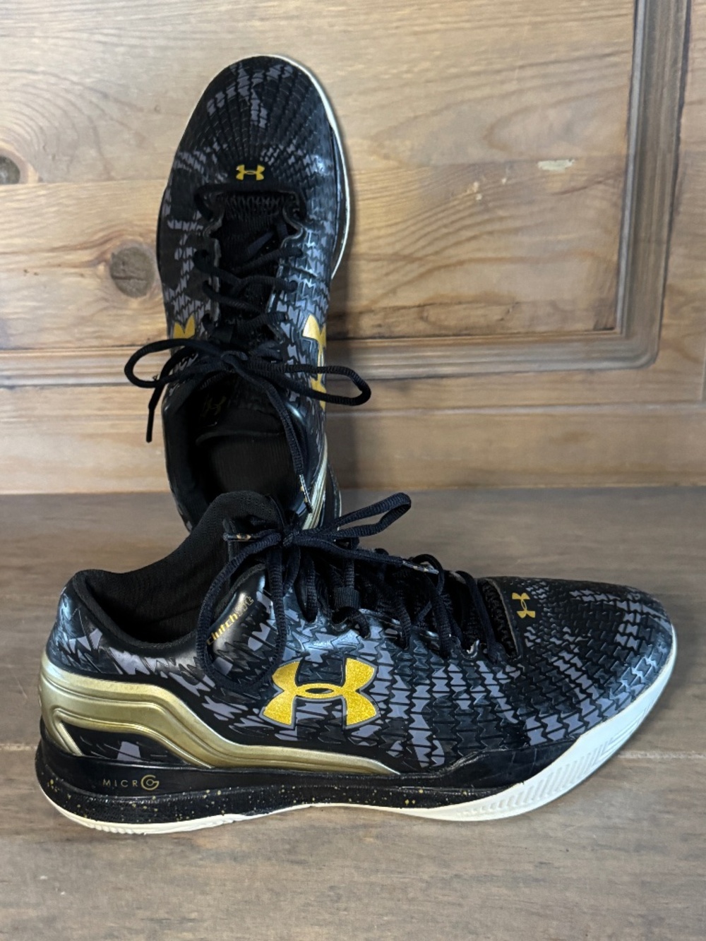 Under Armour Clutchfit The Genesis Basketball Shoes Men's 10 Black Gold